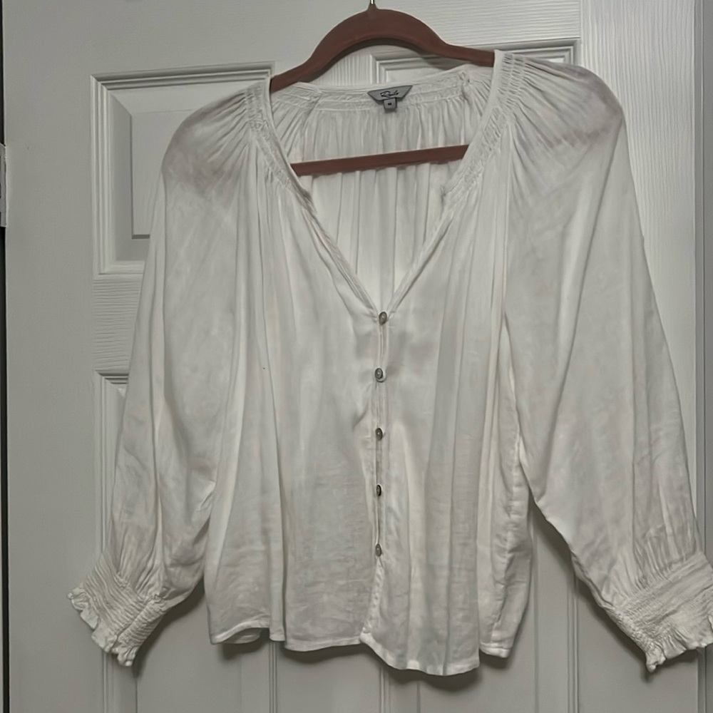 Rails size medium white linen and rayon top.  Like new.